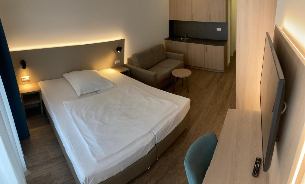 Hotel Zur Traube Moglingen ภายนอก รูปภาพ