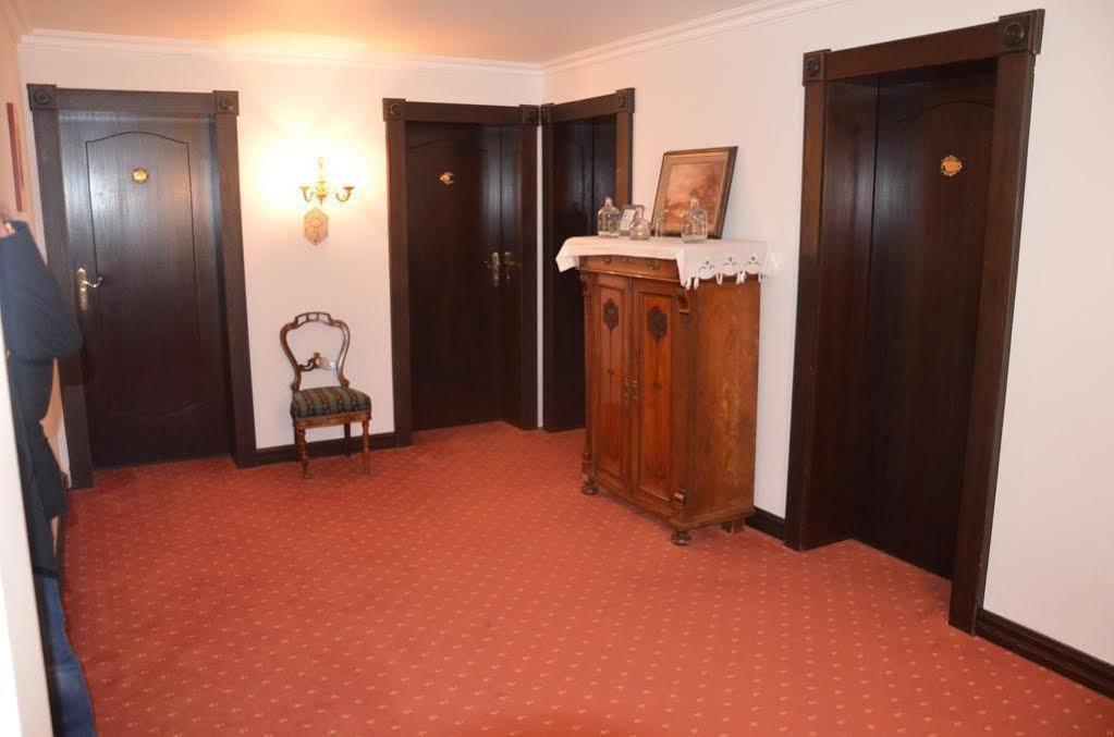 Hotel Zur Traube Moglingen ภายนอก รูปภาพ