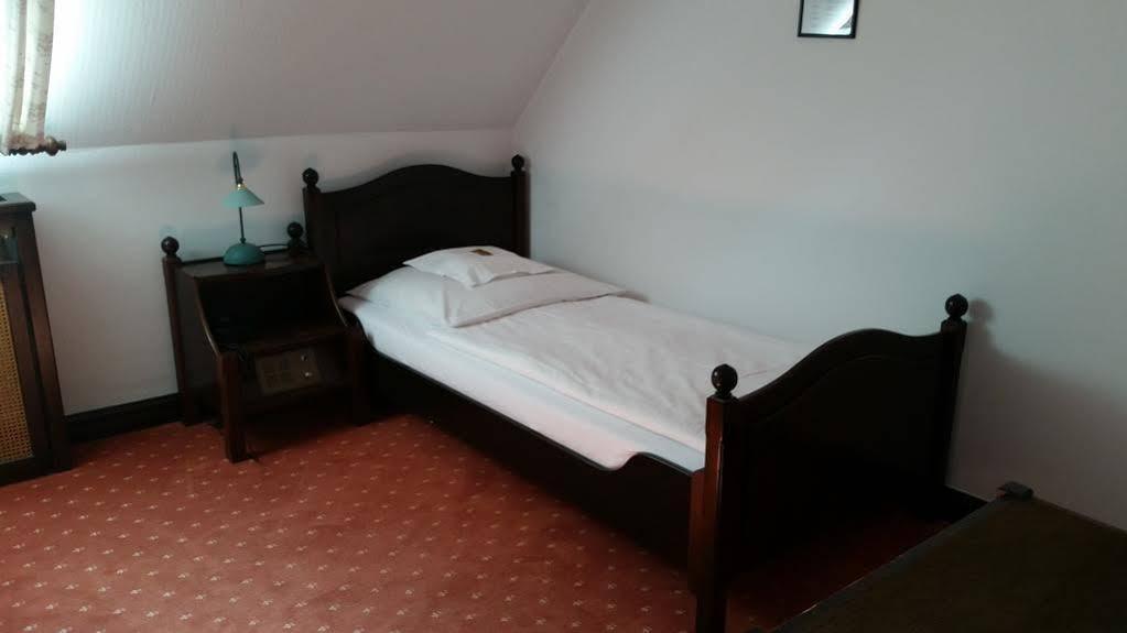 Hotel Zur Traube Moglingen ภายนอก รูปภาพ