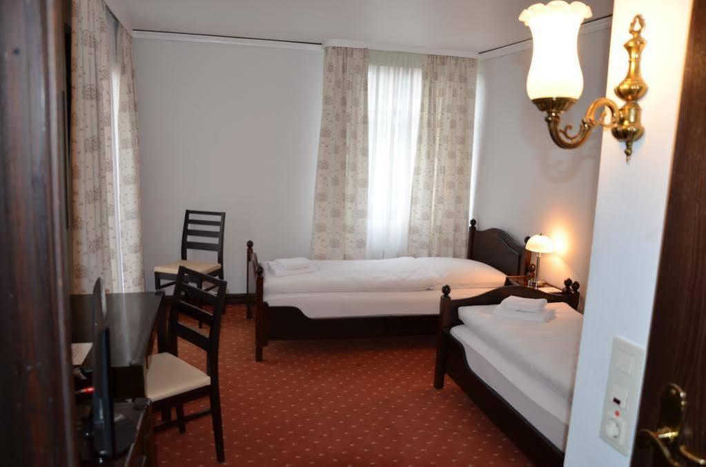 Hotel Zur Traube Moglingen ภายนอก รูปภาพ