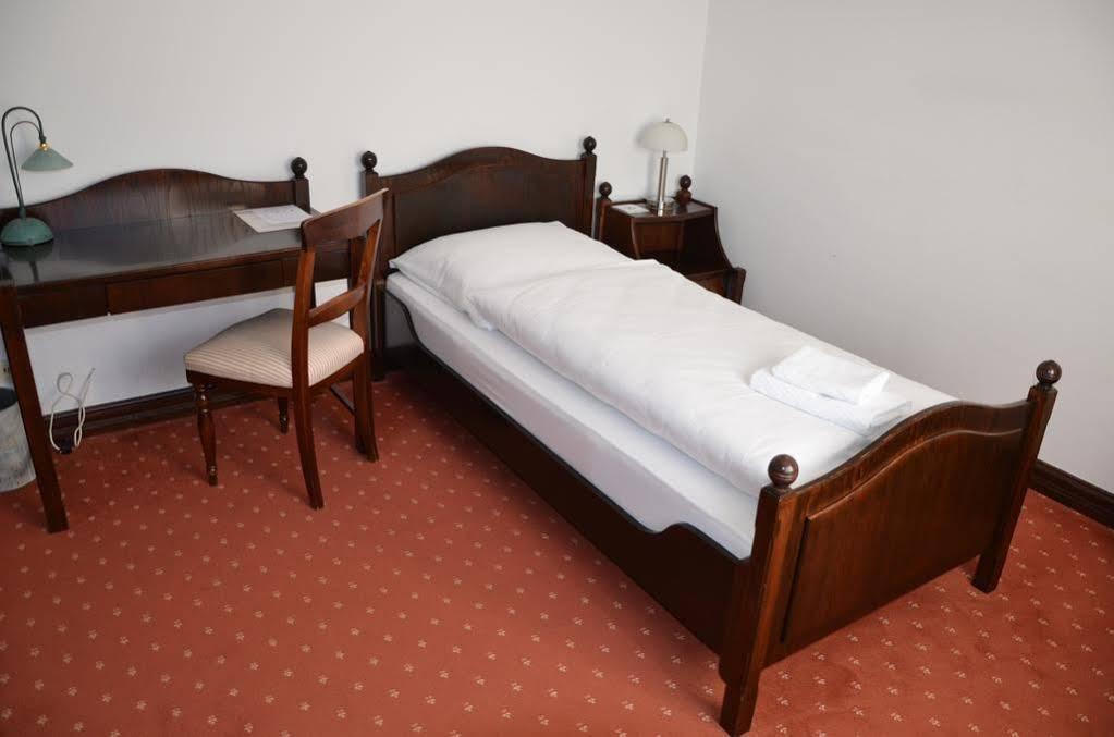 Hotel Zur Traube Moglingen ภายนอก รูปภาพ
