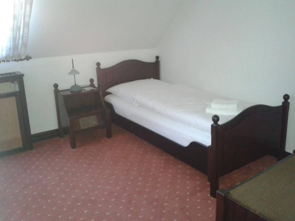 Hotel Zur Traube Moglingen ภายนอก รูปภาพ