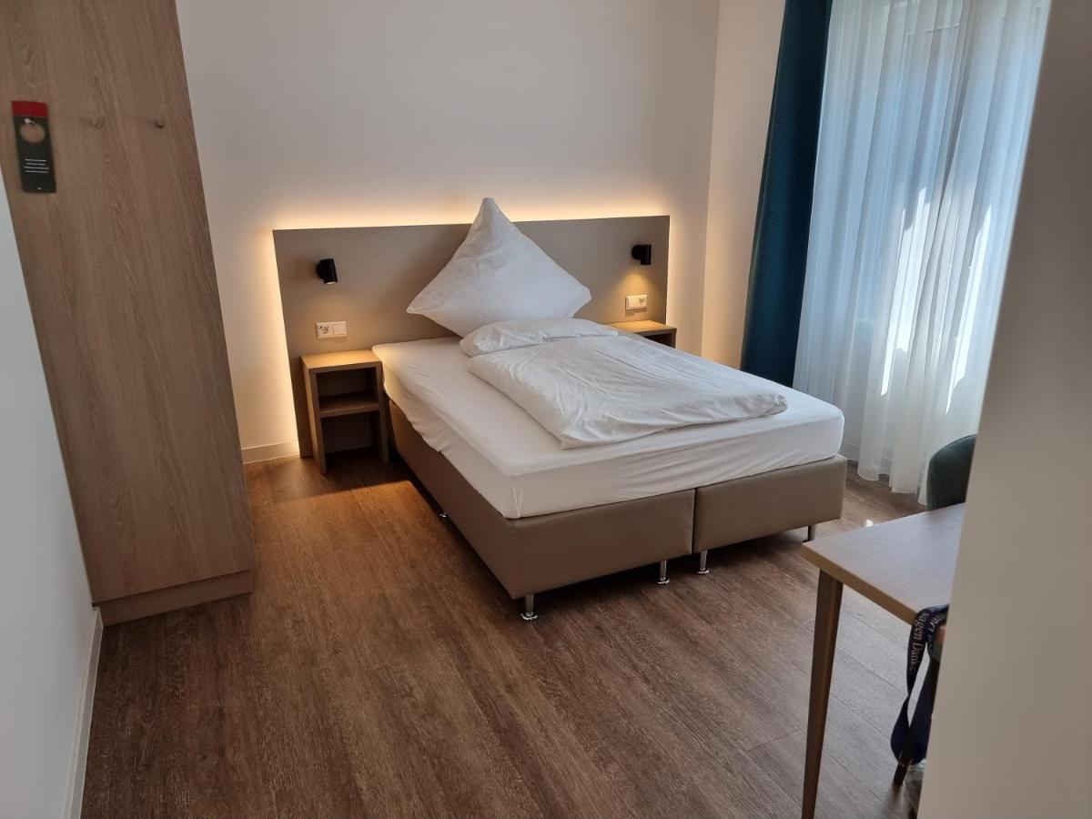 Hotel Zur Traube Moglingen ภายนอก รูปภาพ