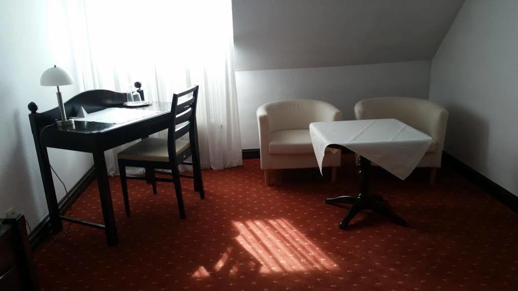 Hotel Zur Traube Moglingen ภายนอก รูปภาพ